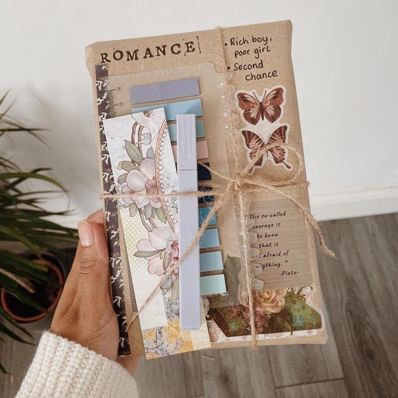 mystery books: with wrapping and other add ons - Picture 1 of 3